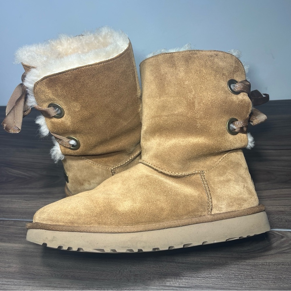 UGG CUSTOMIZABLE BAILEY BOW SHORT CHESTNUT SUEDE SHEARLING LINED US 8 / EU 39
